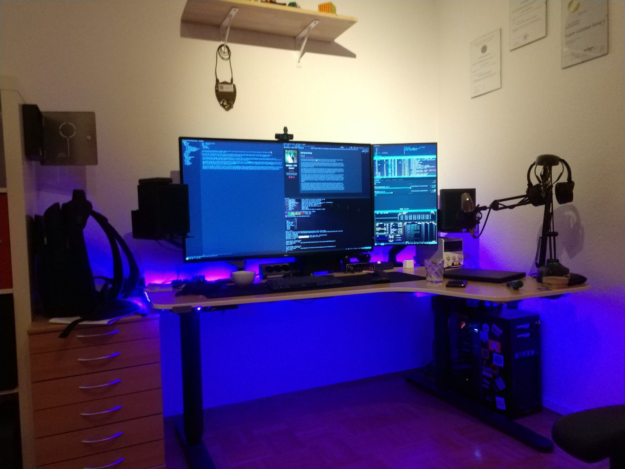 Standing desk setup with DIY cable management (cable net) : r/desksetup